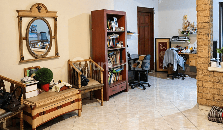 Dijual Rumah Lokasi Premium Tanpa Perantara - Kendangsari Ykp, Surabaya, Lokasi Strategis Dekat dengan Pusat Perbelanjaan Surabaya