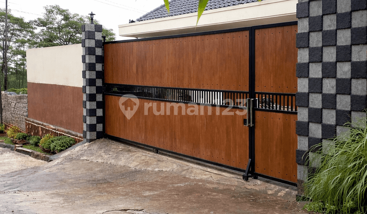 Rumah atau Villa Sangat Luas 1300 Meter Lokasi Strategis