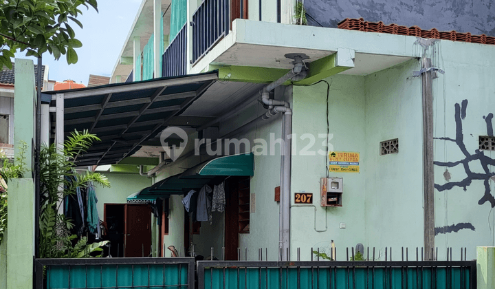 Rumah Kost 9 Kamar Tidur, 8 Kamar Sudah Terisi, Lokasi di Semarang Timur, Berada di Pusat Kota Semarang