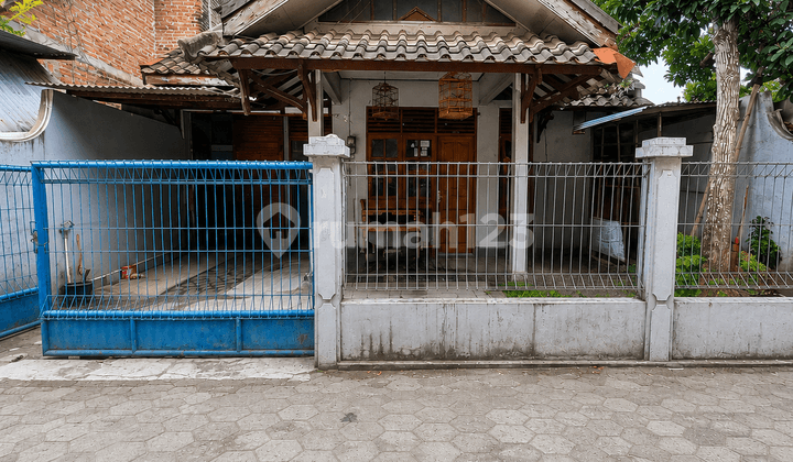 For Sale: Large Yard House (222 m²) - Strategically Located in Sidoarum, Godean
