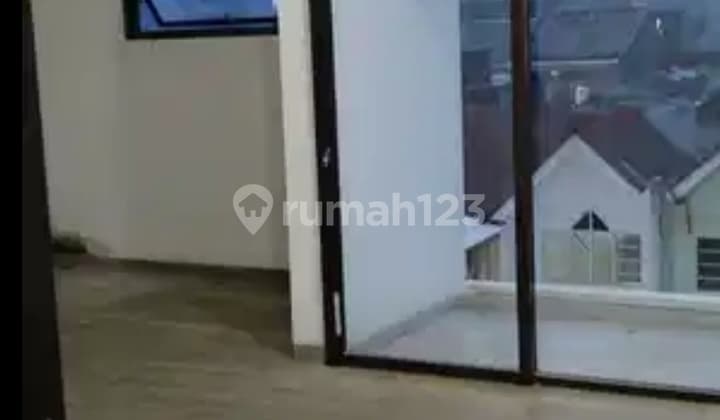 Rumah Brand New 3 Lantai Full Citra Garden