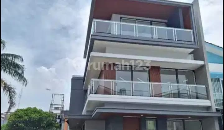 Rumah Hook 3 Lantai Mewah Samping Taman Citra Garden 6