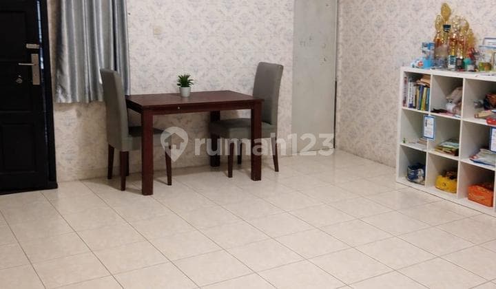 3.5-Story House Still in Very Good Condition, Ready to Occupy in Jelambar Wijaya