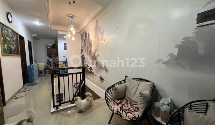 Nice 2.5-Story House Size 6x15m in Kalideres