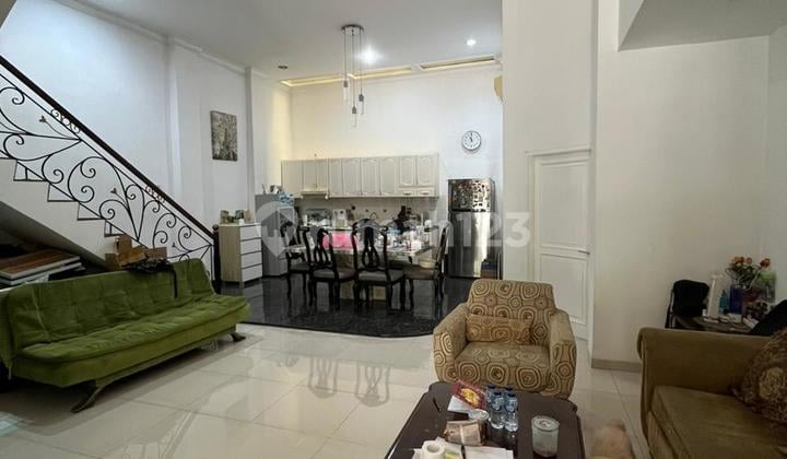 Dijual Rumah Siap Huni Taman Surya Jakarta Barat