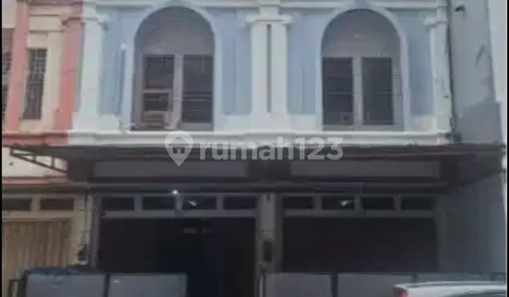 3-Story Shophouse Ready for Use, Strategic Location in Taman Palem Lestari
