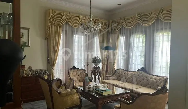 Mewah Rumah Nyaman dengan Halaman yang Luas Asri di Setrasari Kulon