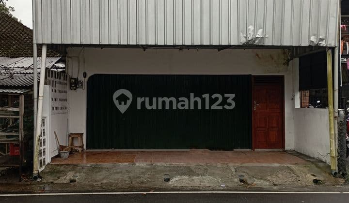3-Story Shop House on Jalan Raya Bakungan, Wedomartani, Ngemplak, Sleman, Yogyakarta