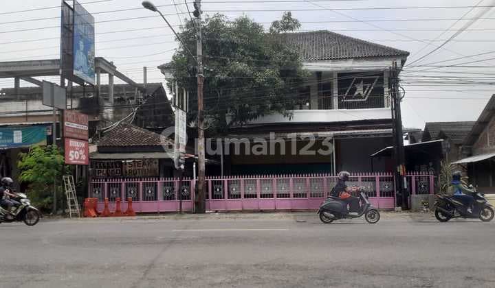 3-Story Shophouse Suitable for Business in Sewon Bantul