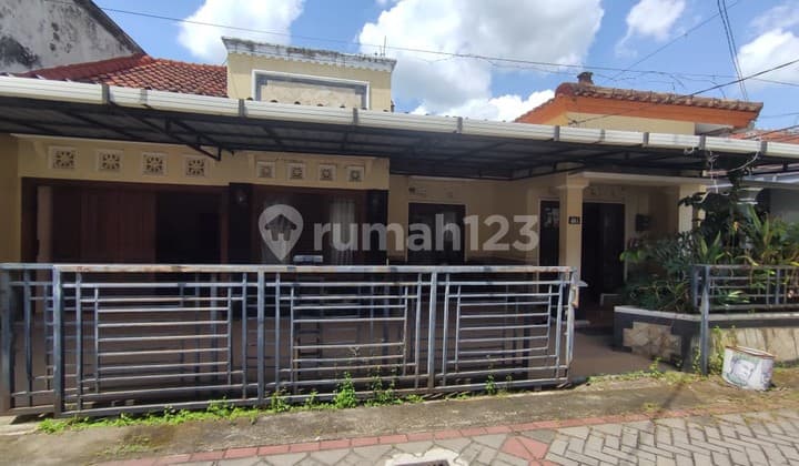 4-Bedroom House in a Strategic Location near Gembira Loka Zoo