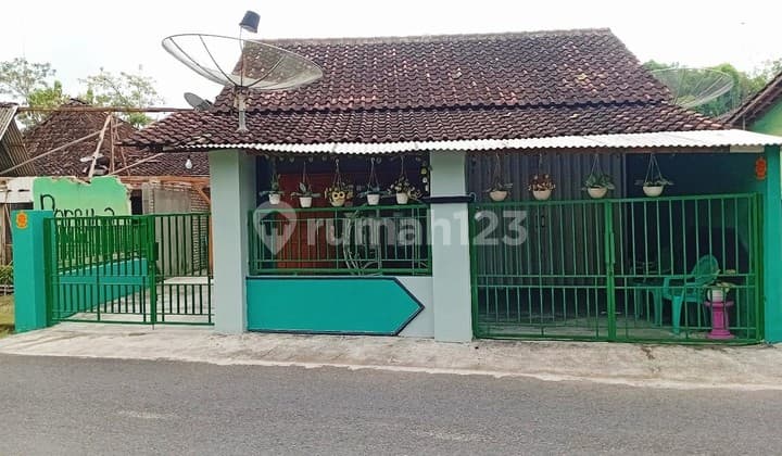 RUMAH TINGGAL DI SINGOSAREN, WONOSARI, IMOGIRI, BANTUL