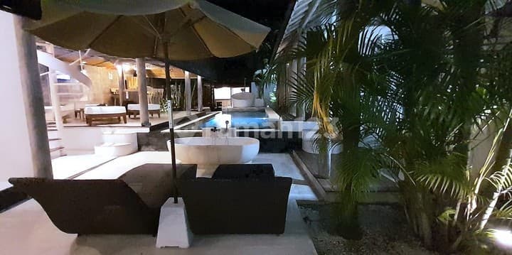 Villa Grand Blue, Mewah, 2 Kolam Renang Di Seminyak, Kuta, Bali.