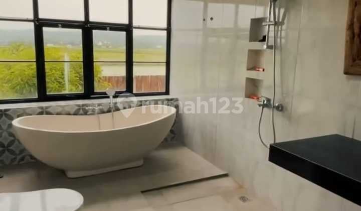 Rumah Villa di Kawasan Villa & Resto Bangunjiwo Dekat Umy