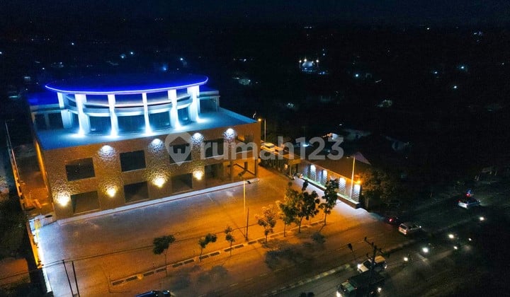 Mini Mall di Jl. Magelang - Jogja KM 14, Palbapang, Kabupaten Magelang, Jawa Tengah