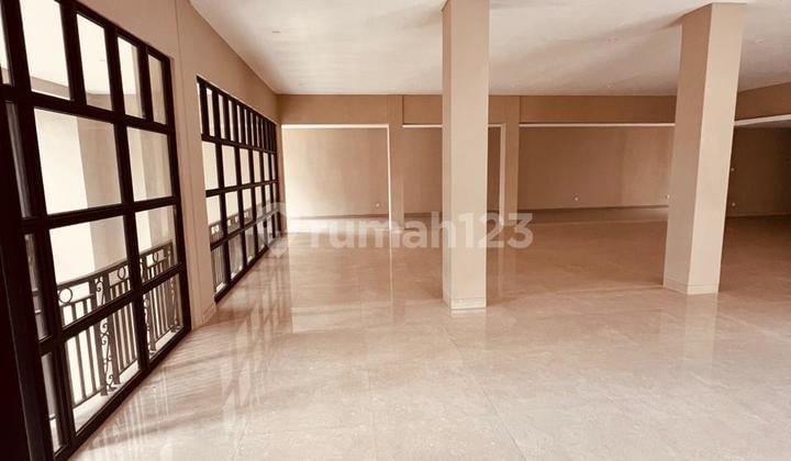 Gedung Lux 3 Lantai Area Dago Lokasi Strategis