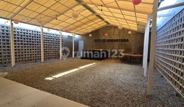 Business space on Naripan Street, main road, strategic location.