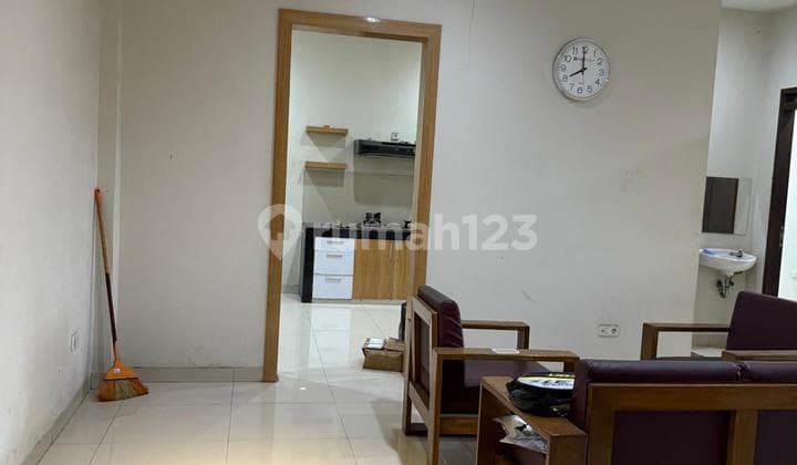 clean well-maintained house ready to live in singgasana