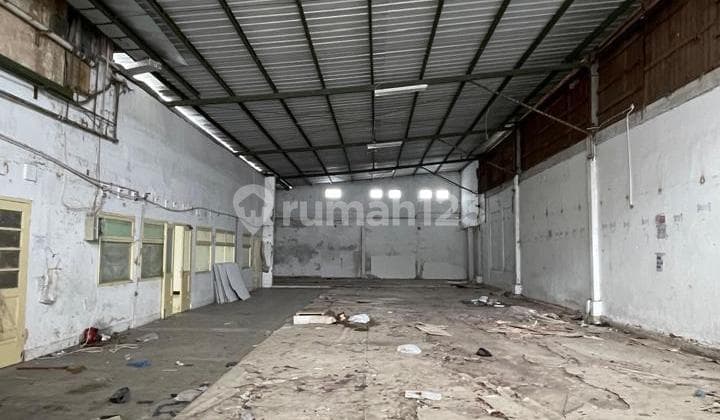 Warehouse Strategic Location Container Access in Jatayu