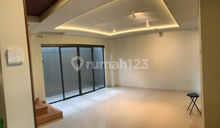 Rumah Bangunan Baru Minimalis di Kembar Sayap Bkr