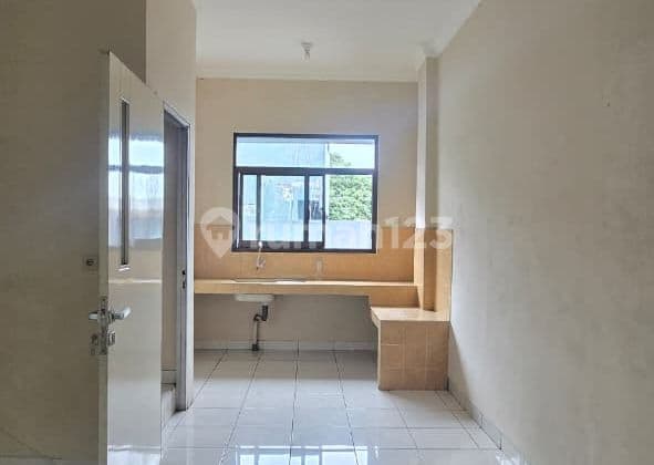 Ruko 3 Lantai Lokasi Strategis di Rajawali Mainroad