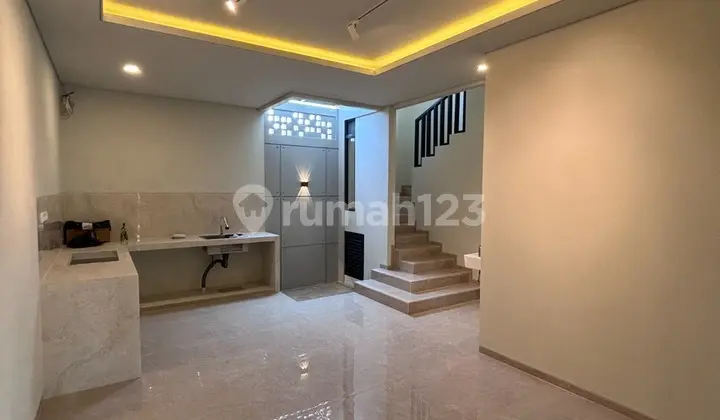 Rumah Minimalis Bangunan Baru di Kembar Sayap Bkr