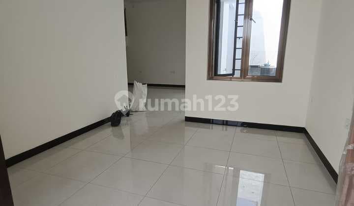 rumah bangunan baru minimalis di taman kopo indah v