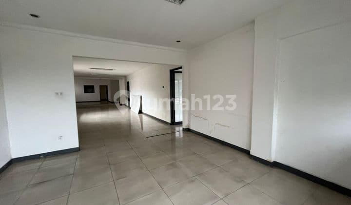 Ex Showroom Mobil di Soekarno Hatta Lokasi Strategis