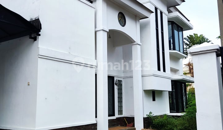 Cheapest Citra 3 House, in front of the park. West Jakarta.