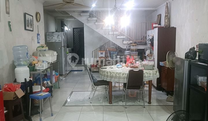 Dijual Rumah 2 Lantai di Taman Kota. Jakarta Barat