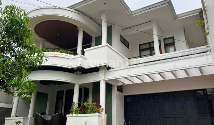 Luxury Cool View House in Bandung City at Cipaku Indah