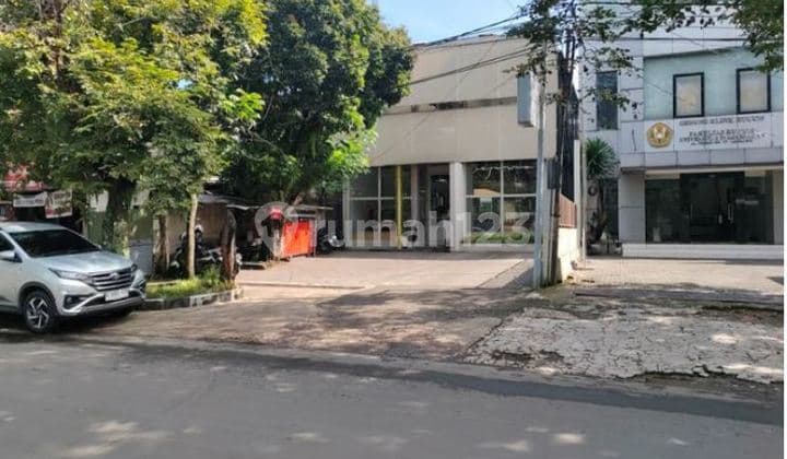 Tempat Usaha Sayap Jalan Riau Sangat Strategis Ruang-Usaha
