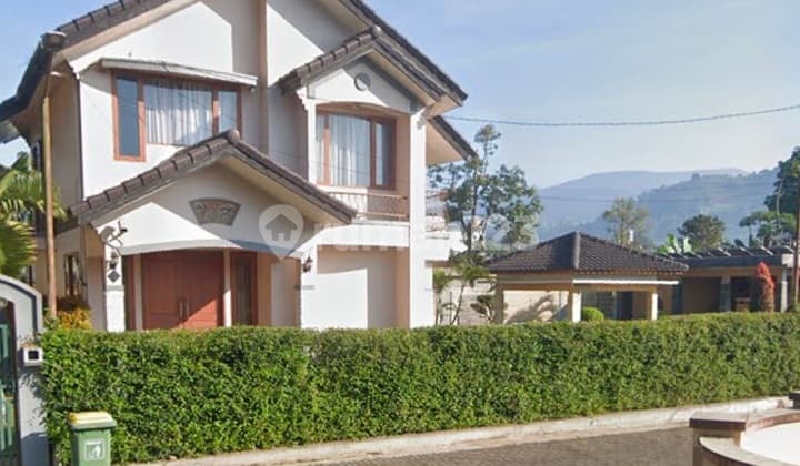 Villa Cantik Sejuk Segar View Indah Kawasan Lembang Dijual Lelang