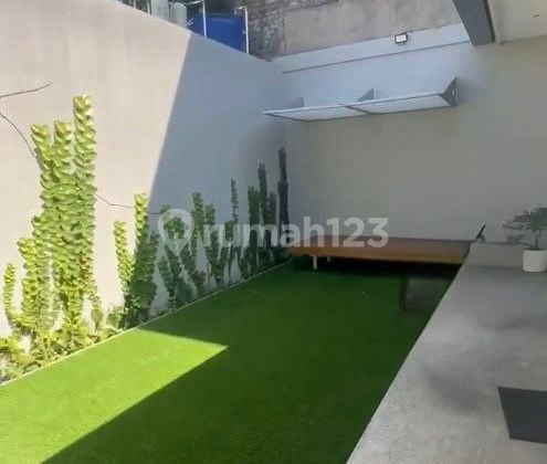 Rumah Bagus Exclusive Sayap Sunda Dijual Lelang