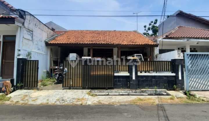 For Sale Old House Land Area Included Cheapest Price in Cilandak South Jakarta Complex