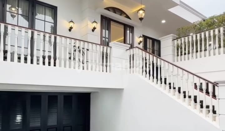 Beautiful House for Sale at an Attractive Price in Senopati, Kebayoran Baru, South Jakarta