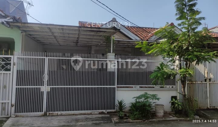 Elegant Minimalist House in Harapan Indah with Easy Access to Jakarta