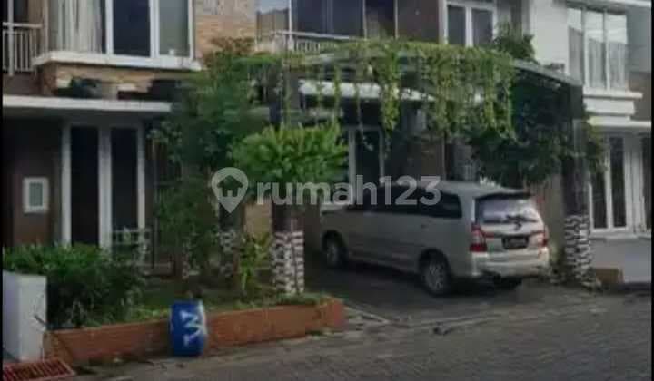 Rumah Full Furnish Tinggal Bawa Koper di Perumahan Green Court Lake Jakarta Barat