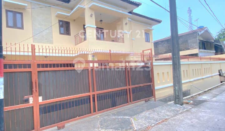 Rumah di Pondok Kelapa Strategis Aman Nyaman Asri