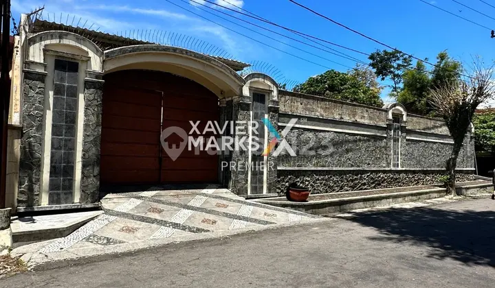 Below Market Price Hook for Large Land Plus Building in Dieng, Malang
