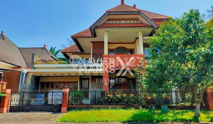 Rumah Mewah Di Boulevard Perumahan Elite Araya Malang