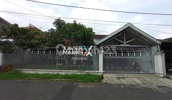 Rumah Terawat Tengah Kota Malang Strategis Siap Huni Taman Dieng