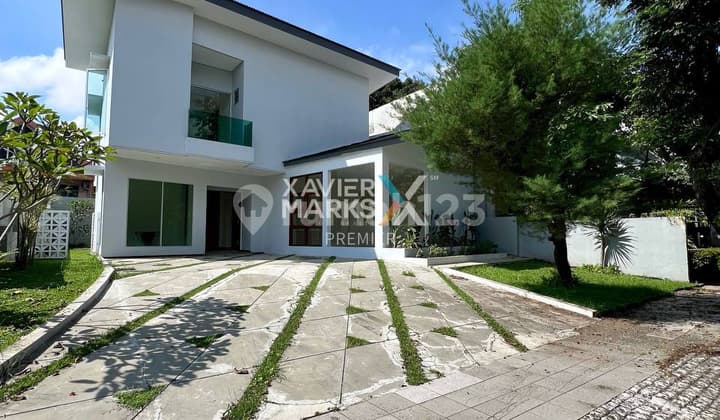 Rumah Mewah Tengah Kota Malang Strategis Siap Huni