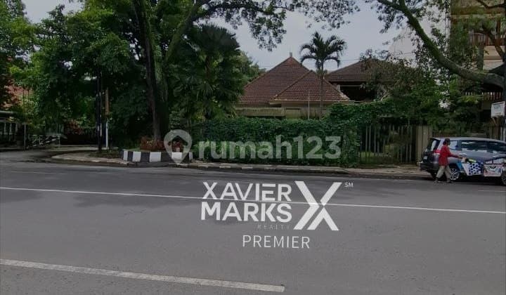 Rumah Luas Vintage Dekat Ijen Boulevard Strategis Siap Huni