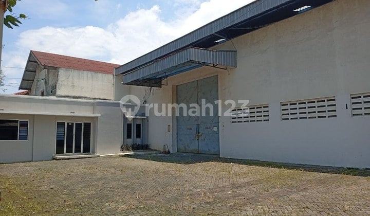 Wide and Cheap Warehouse in Tenaga Warehousing Complex Near Toll Access