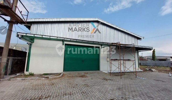 Spacious Warehouse Plus Strategic Zero Road Shophouse in Pakisaji Ready for Use