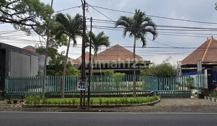 Strategis Rumah Luas Klasik Tengah Kota Malang Siap Huni