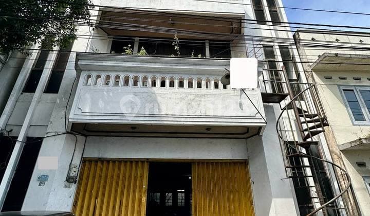 Strategic Commercial Building in Oro Oro Dowo Malang, 3 Floors Ready for Use