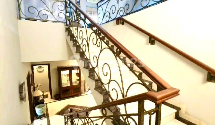 Di Jual House Of Menteng. Luxury And Modern. Siap.huni