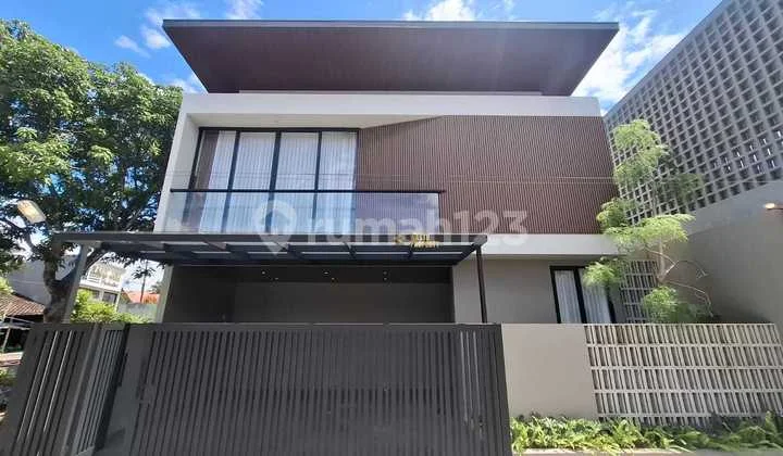Luxury House Fully Furnished 5 Minutes from Maguwoharjo Toll Exit