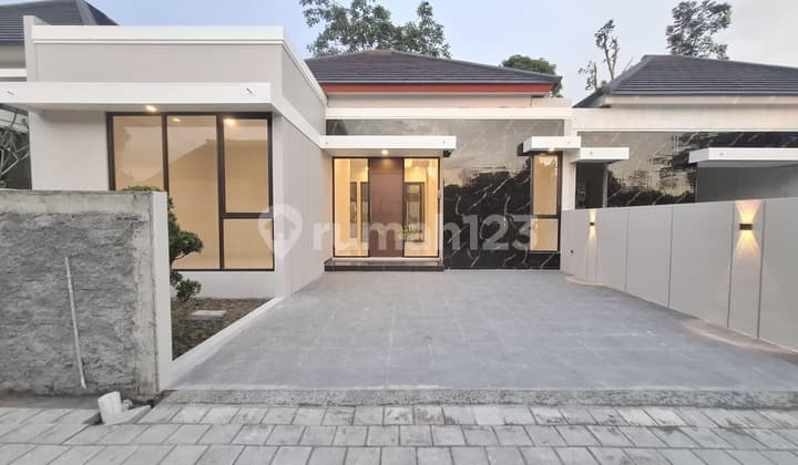 Rumah Siap Huni Tanah Luas Dekat Pasar Jangkang, Sleman